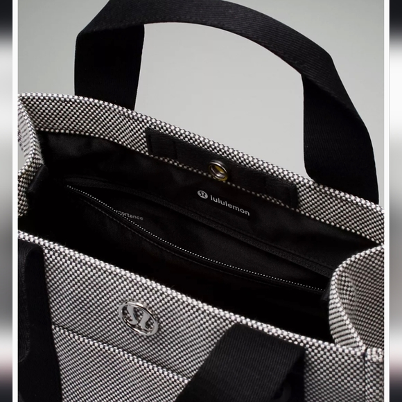 NEW w/ tag Lululemon Two Tone Canvas Tote Bag 4.5L Anchor / Light Ivory / Black - Picture 10 of 13